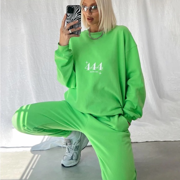 Princess Polly Only Four You 444 Angel Number Green Sweatshirt Jumper Size 2 NWT - Picture 6 of 11